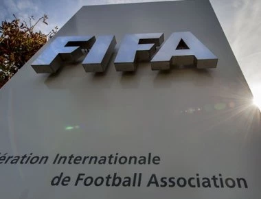 FIFA: Απειλεί μέχρι και με αποκλεισμό των ελληνικών ομάδων από τις διεθνείς διοργανώσεις